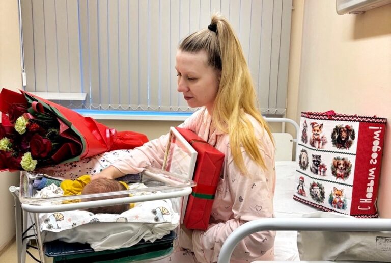 Подарки семьям первых новорожденных 2026-го года