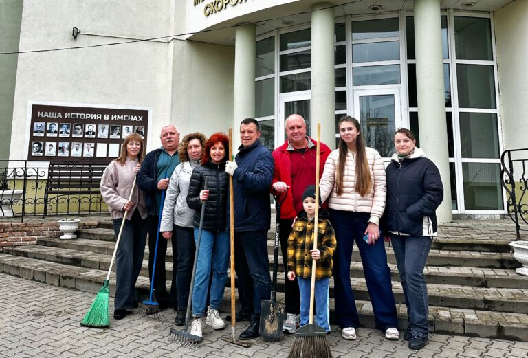 Благоустройство и созидание: в больнице СМП прошел республиканский субботник